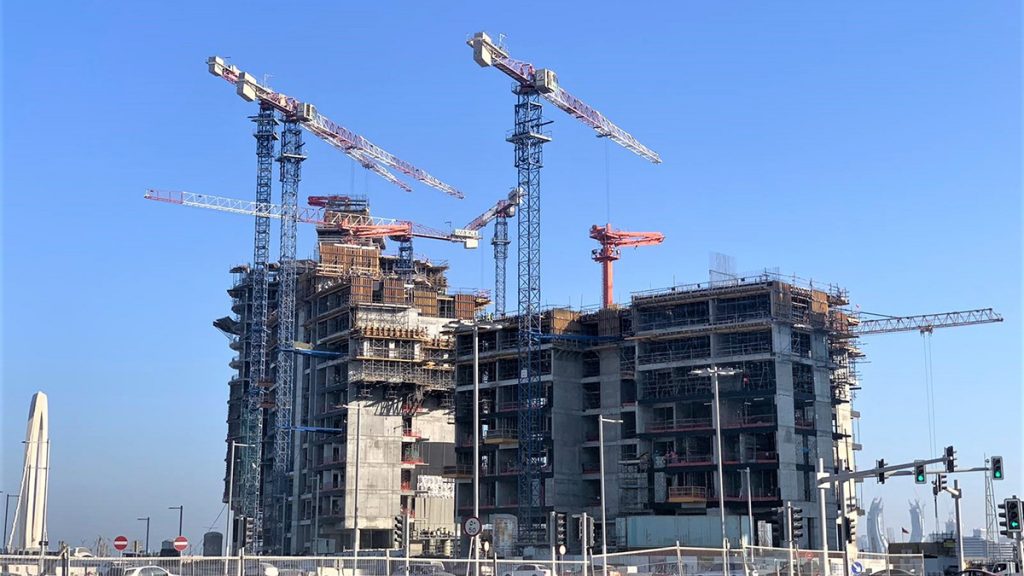 Raimondi Flattop Tower Cranes Put To Work For Qatari Mega Project Raimondi Flattop Tower Cranes Put To Work For Qatari Mega Project