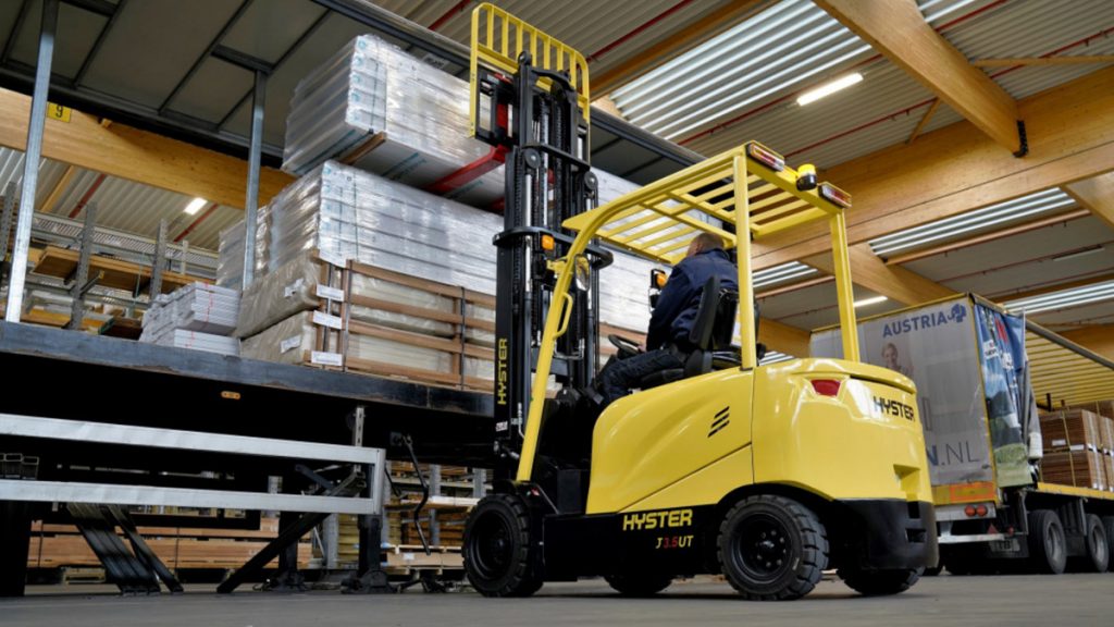 New 3 And 4 Wheel Electric Forklifts From Hyster