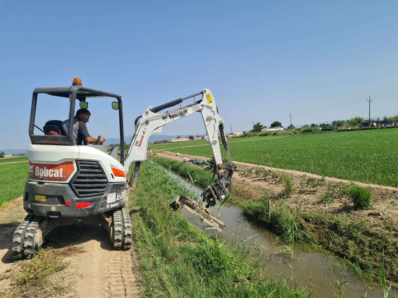 Bobcat E26 Provides Efficient Maintenance of Spanish Rice Fields
