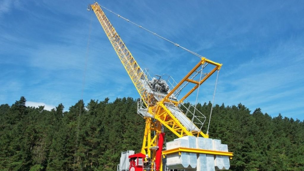 JASO Launches First 18t Capacity Hydraulic Luffer: the J198HPA JASO Launches First 18t Capacity Hydraulic Luffer: the J198HPA