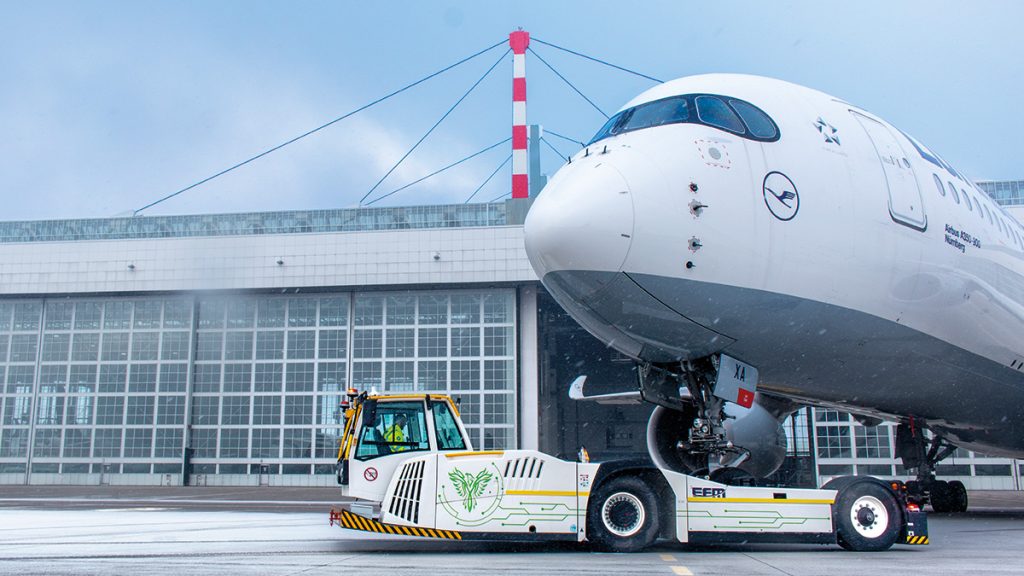 Goldhofer »PHOENIX« E – The contender for the German Sustainability Award bringing sustainability to the challenging environment of the airport apron.