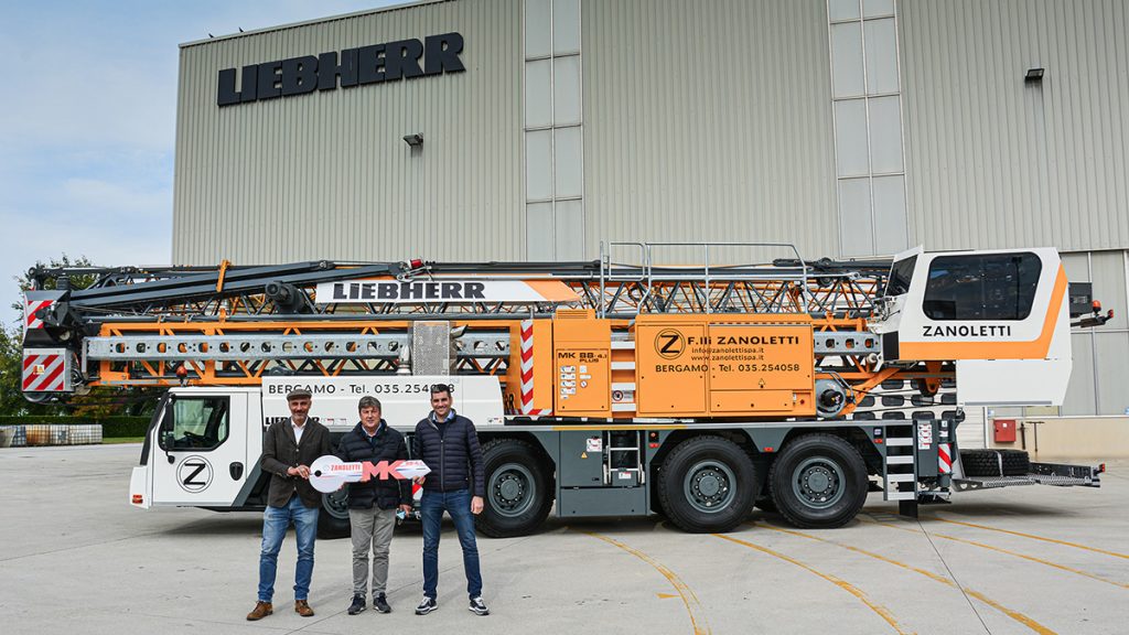New Liebherr MK 88-4.1 Heads To Italy New addition to the fleet: Mauro Munaretti (Liebherr-Italia S.p.A.; left) officially handed over the MK 88-4.1 to Bortolo Zanoletti and Edoardo Zanoletti.