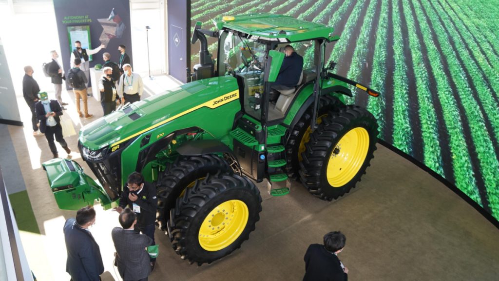 John Deere Reveals Fully Autonomous Tractor At CES 2022