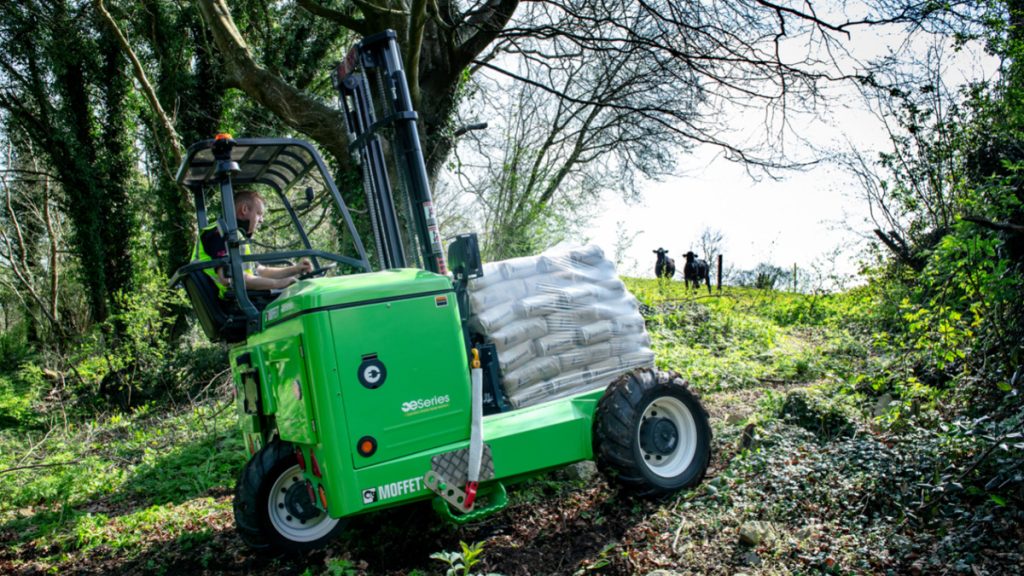 Hiab Expands Electric MOFFETT Truck Mounted Forklift Range