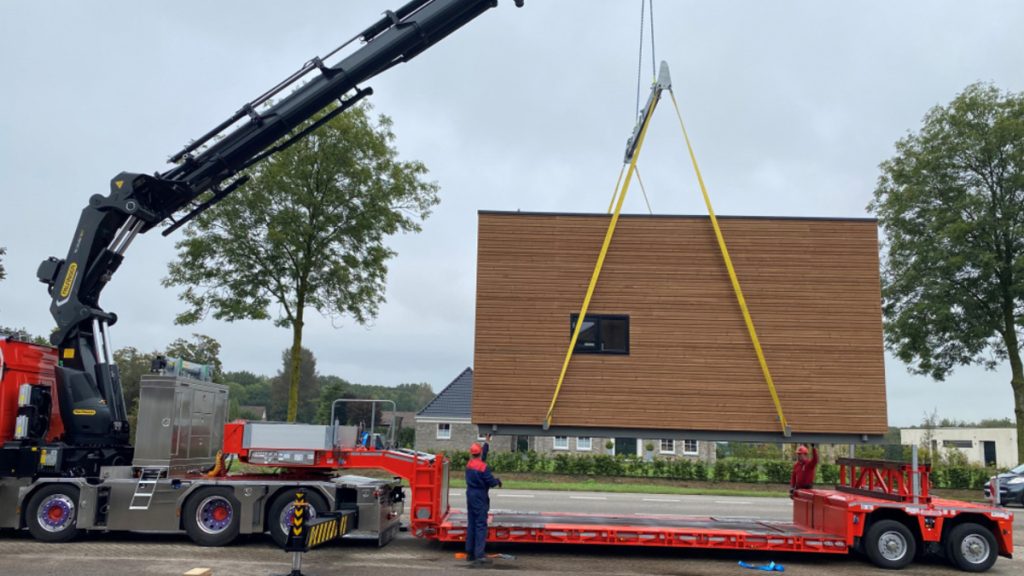 Wido Invests In Euro Low-Loader For Transporting Tiny Houses
