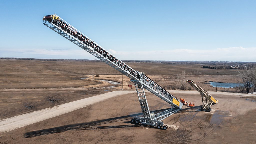 Superior Builds World’s Largest Telescopic Stacking Conveyor
