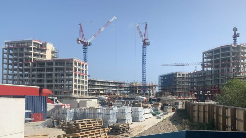 Bennetts Supplies Four Raimondi Cranes For New Development In Southern England