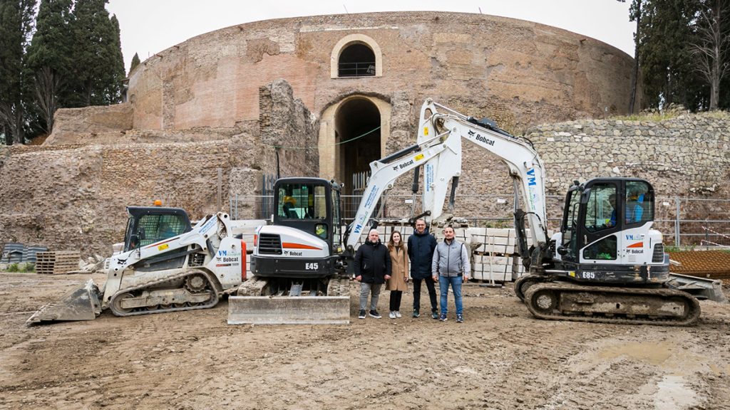 Bobcat Machines Work On Archaeological Excavations At The Mausoleum Of Augustus In Rome Bobcat Machines Work On Archaeological Excavations At The Mausoleum Of Augustus In Rome