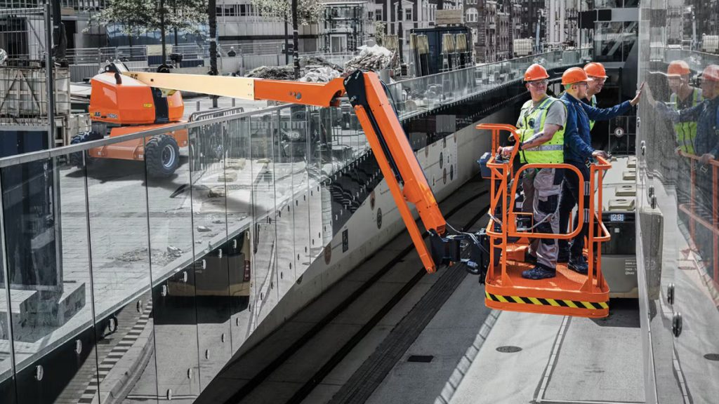 JLG Shares A New Perspective With Hybrid Event For Dealers And Customers