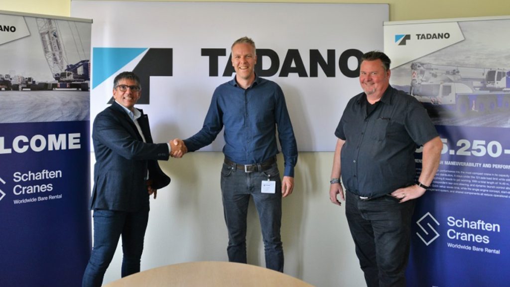 Schaften Cranes Orders Six Tadano AC 5.250-1 All Terrain Cranes Giuseppe Pompeo (Key Account Director, Tadano) – Martijn Tuijtel (Managing Director, Schaften Cranes) – Uwe Schlicher (Sales Manager Key Accounts, Tadano)