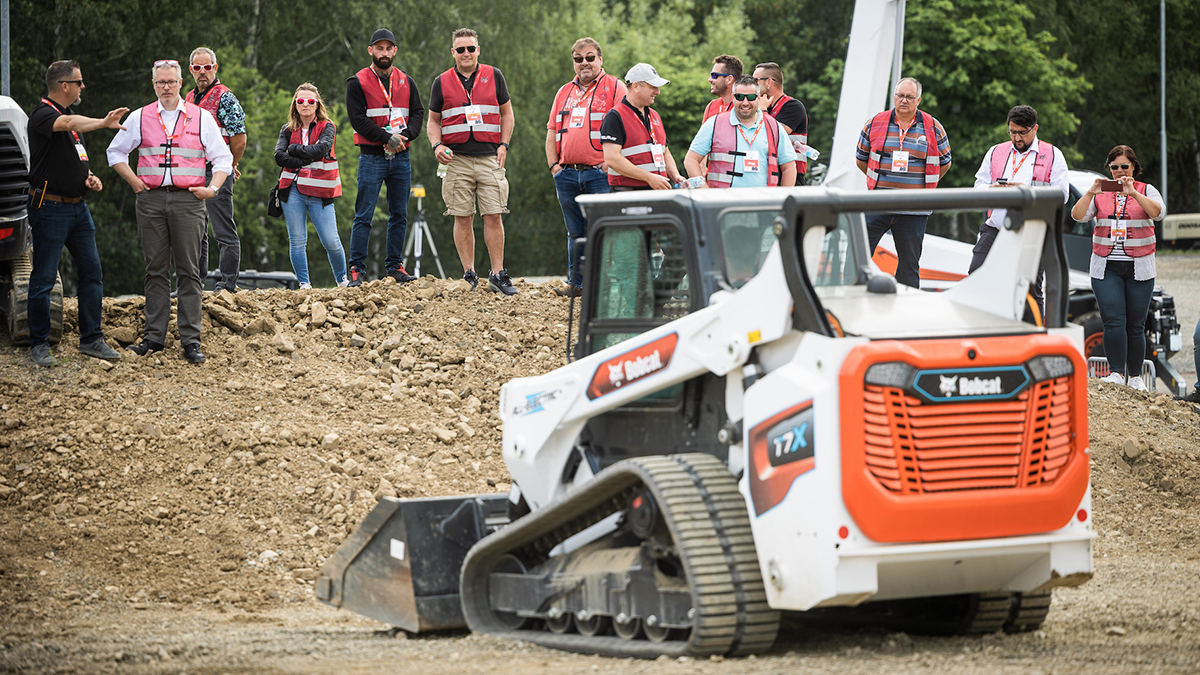 Bobcat T7X all electric loader_red