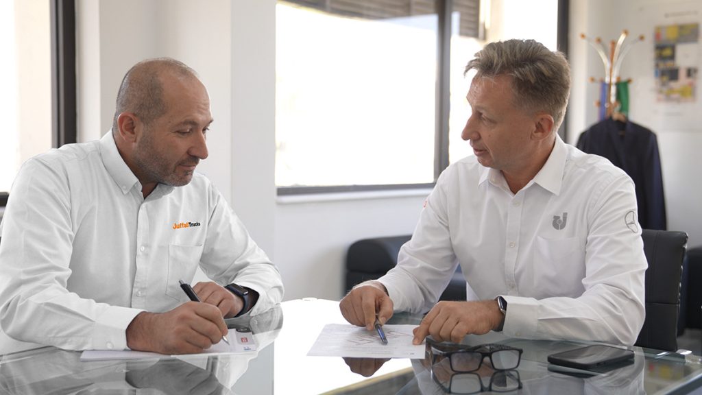 Heiko Schulze, CEO of Juffali Commercial Vehicles (R) and Mohammed Al Wardat, Director of JuffaliTrucks (L).