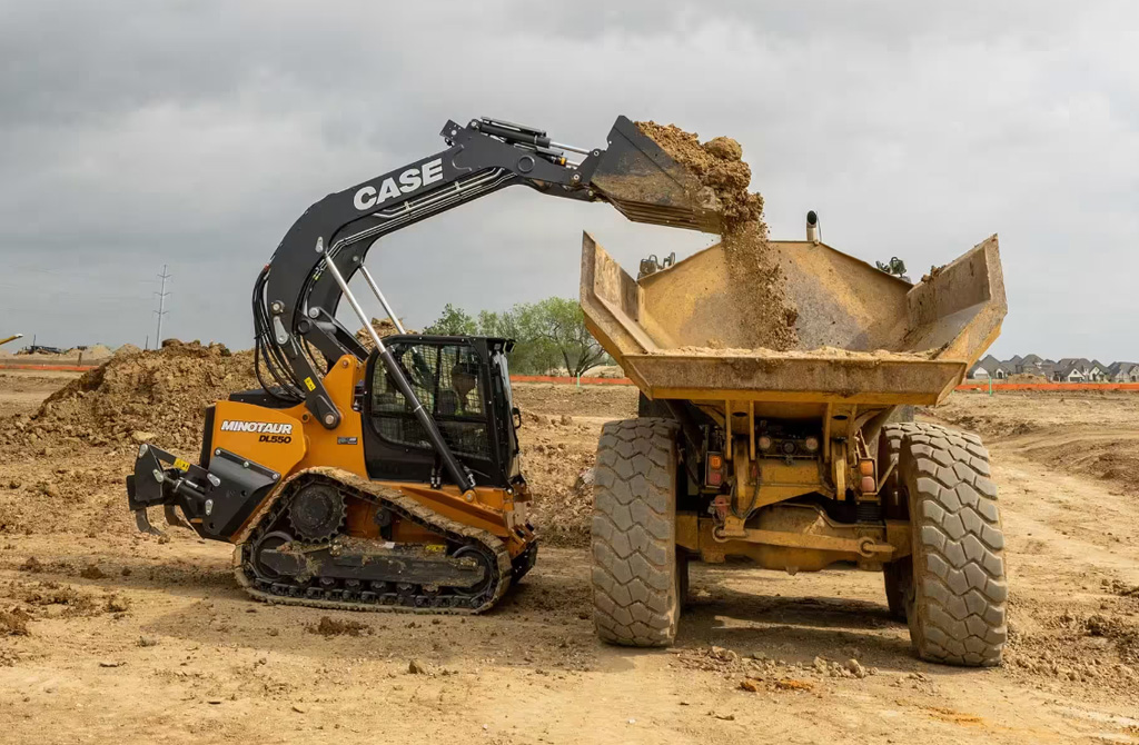 CASE Introduces The Case Minotaur Dl550 Compact Dozer Loader