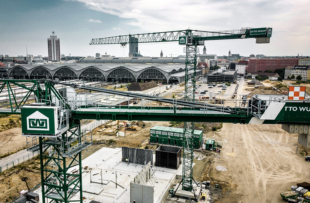 The two new Liebherr cranes are involved in the construction of a new school for the Löwitz quarter near Leipzig’s main railway station.