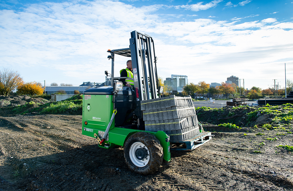 Hiab Completes Electric Range Of Truck Mounted Forklifts