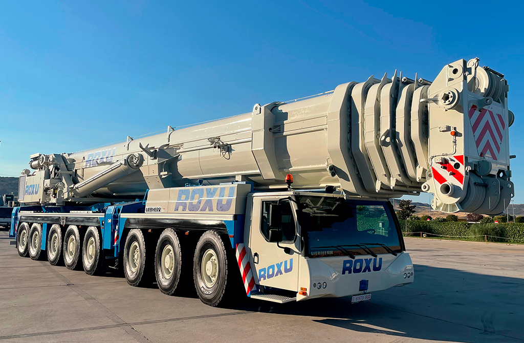 The factory-refurbished Liebherr LTM 1500-8.1 mobile crane complements the Roxu fleet in the 500-ton range.