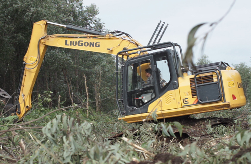 LiuGong 915 FM Excavator: Tailored For Forestry Application