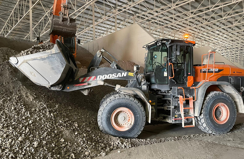 New Doosan DL380-7 Wheel Loader in Ceramic Floor Tile Industry