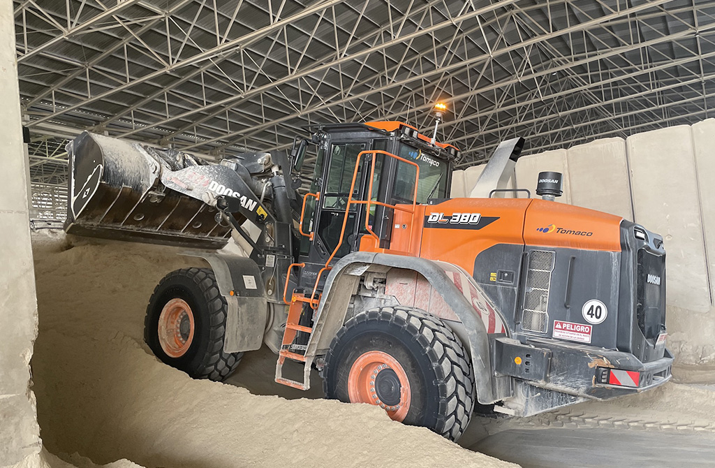 New Doosan DL380-7 Wheel Loader in Ceramic Floor Tile Industry