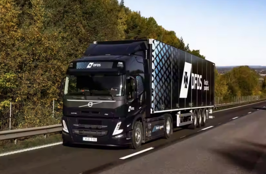 Volvo Delivers 20 Electric Trucks To DFDS In Gothenburg