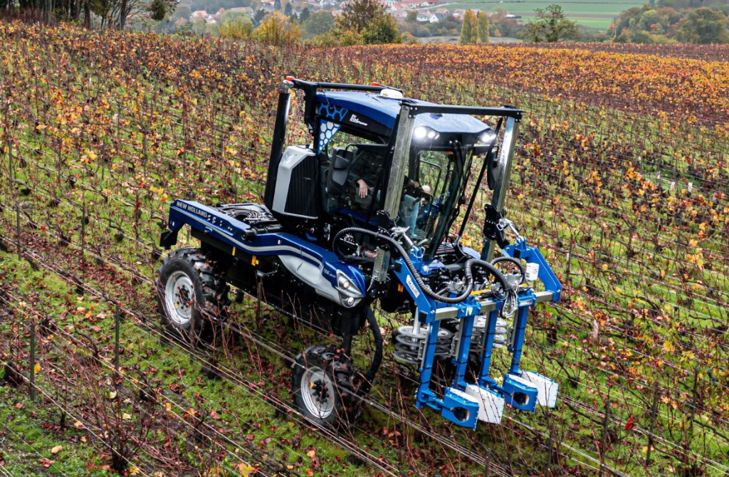 New Holland Presents Brand New Straddle Tractor TE6 Range