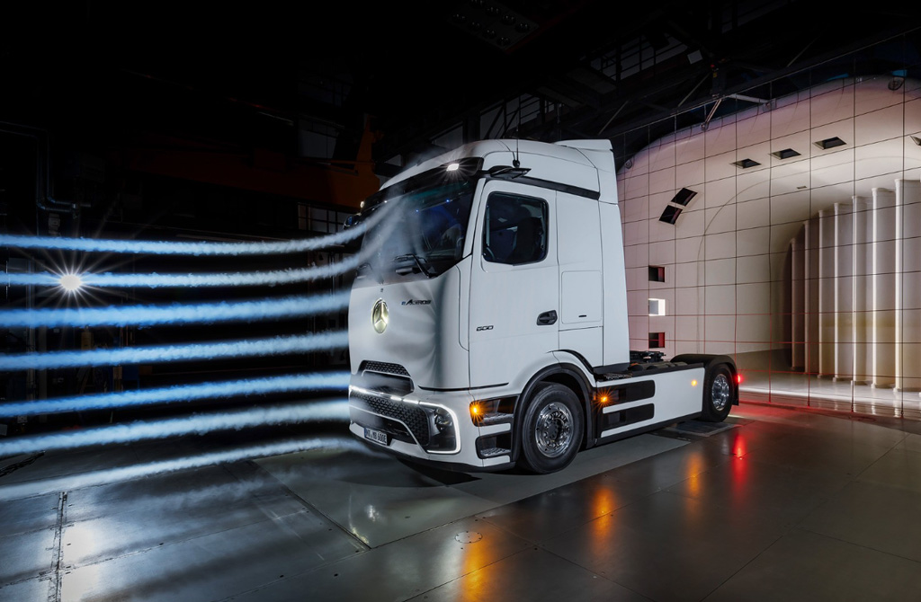 Mercedes-Benz Trucks Celebrates World Premiere Of The Battery Electric Long-Haul Truck Eactros 600
