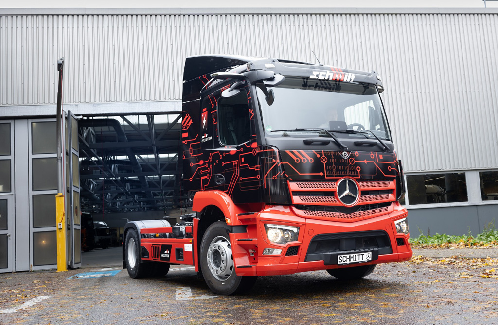 First eActros 300 Semitrailer Tractor In Germany Handed Over To Logistik Schmitt