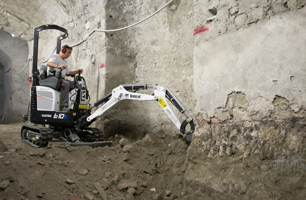 Bobcat E10e Electric Mini-Excavator Explores Underground At Naples Landmark Bobcat E10e Electric Mini-Excavator