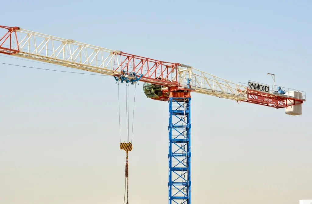 Six Raimondi Cranes At Work In Dubai Entertainment And Retail Hub Six Raimondi Cranes At Work In Dubai Entertainment And Retail Hub