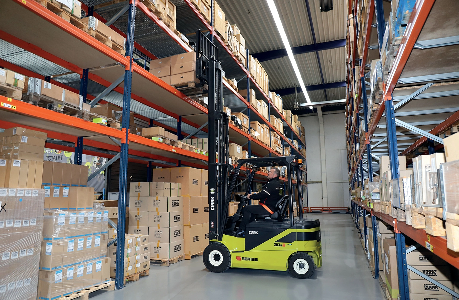 The S-Series Electric is the first generation of electric forklift trucks that, like their IC engine counterparts, are characterized by the attributes Smart, Strong and Safe