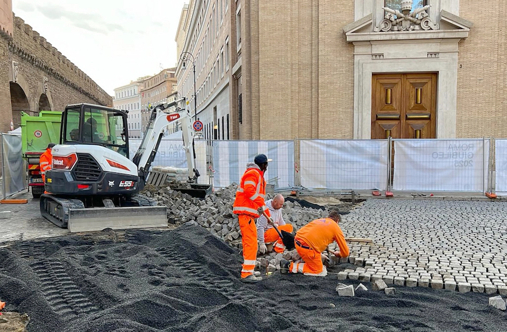 Bobcat Mini-Excavators And Loaders On The Front Line In Works For The Jubilee In Rome