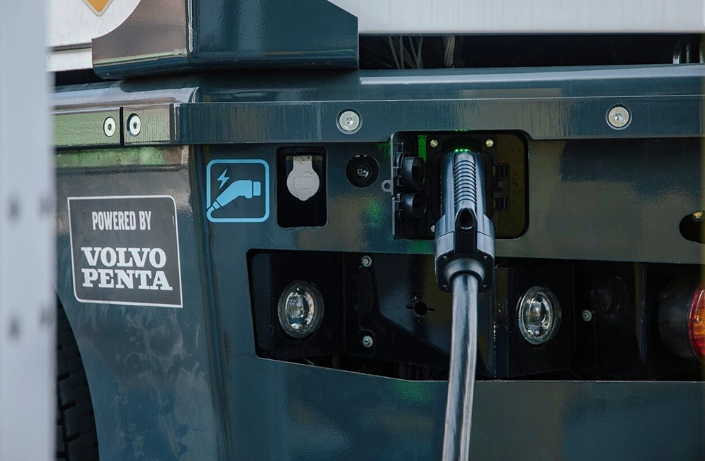 MOL And Volvo Penta Unite To Develop Full Electric 4X4 RoRo Tractors