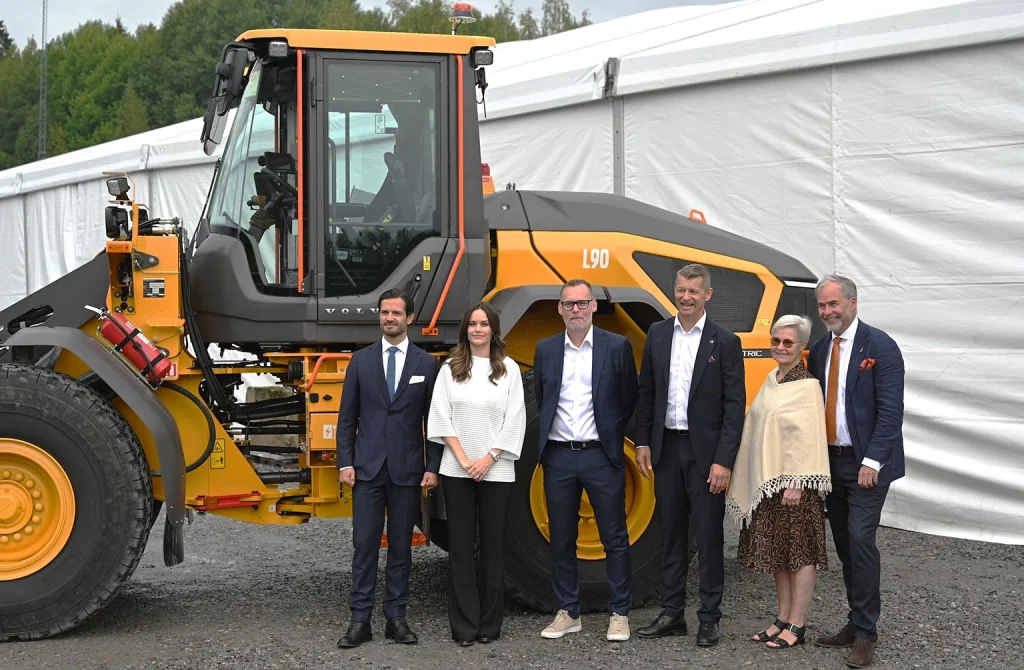 Volvo CE Inaugurates New Facilities To Support Production Of Electric Wheel Loaders (L-R) Prince Carl Philip, Princess Sofia, Mikael Liljestrand, Melker Jernberg, Maria Andrén and Governor of Värmland Georg Andrén.