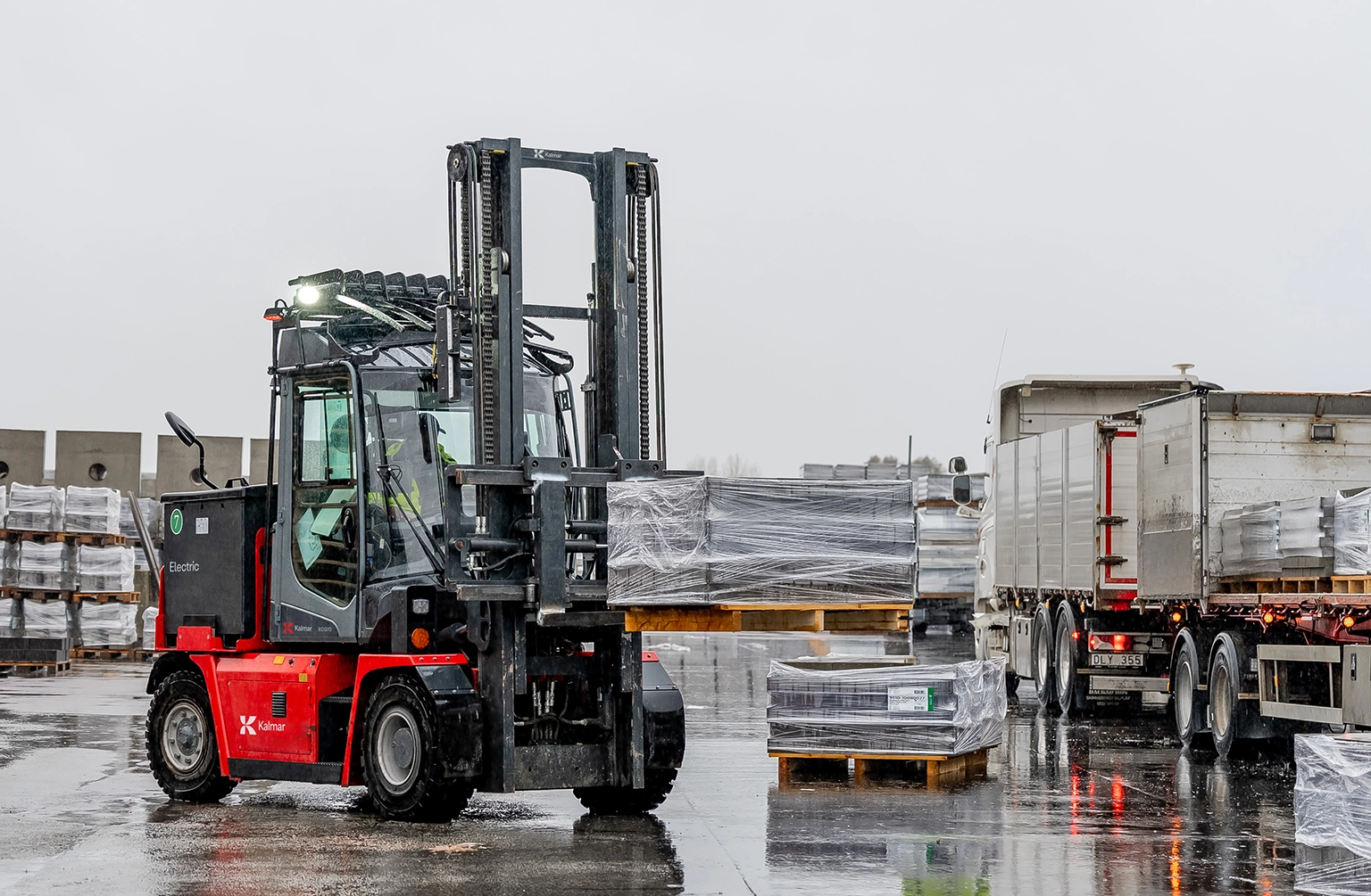 Kalmar And BlueScope Begin Collaboration With Large Forklift Truck Order Plus Service Contract