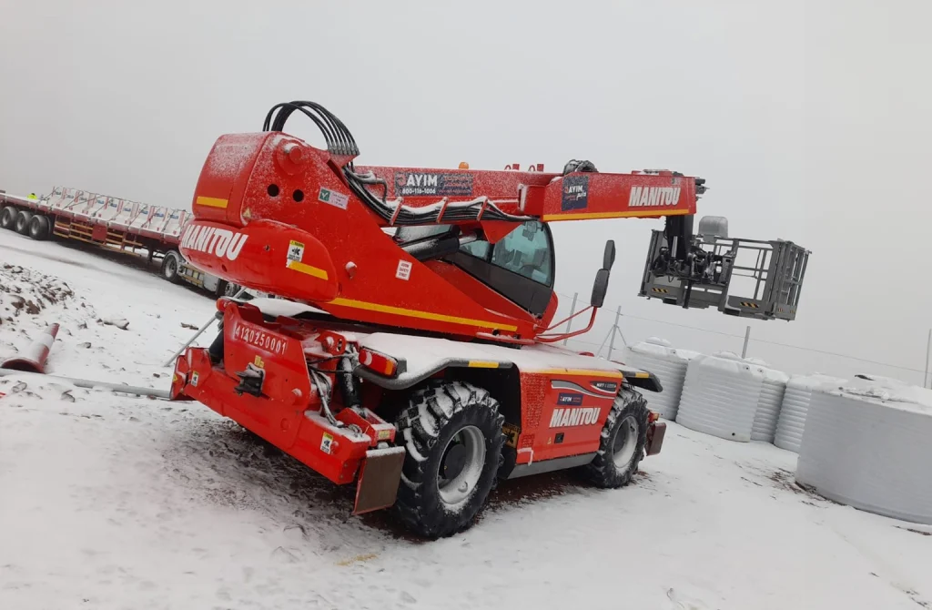 Dayim Equipment Rental Pushes Through Snowy Weather Conditions