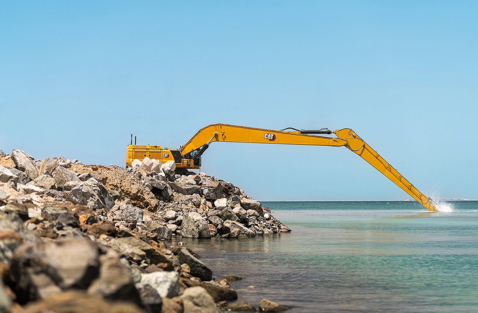 New Cat 395 Offers Premium Performance With A Longer Reach