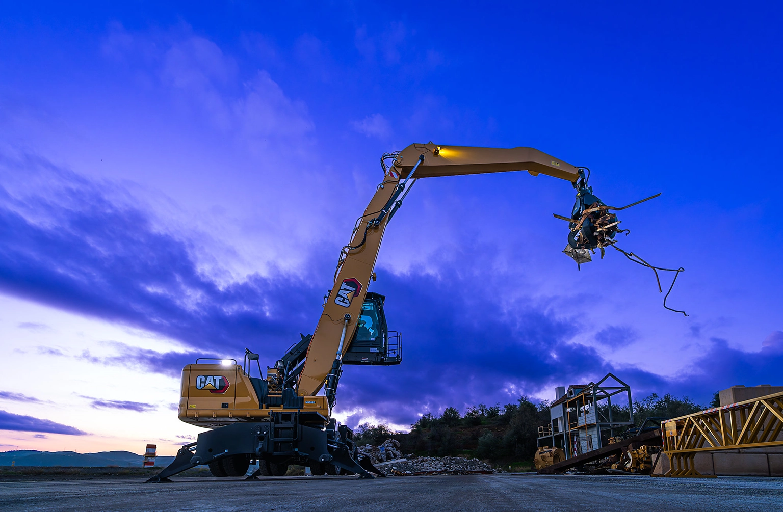 Caterpillar Introduces The Cat MH3032 Material Handler