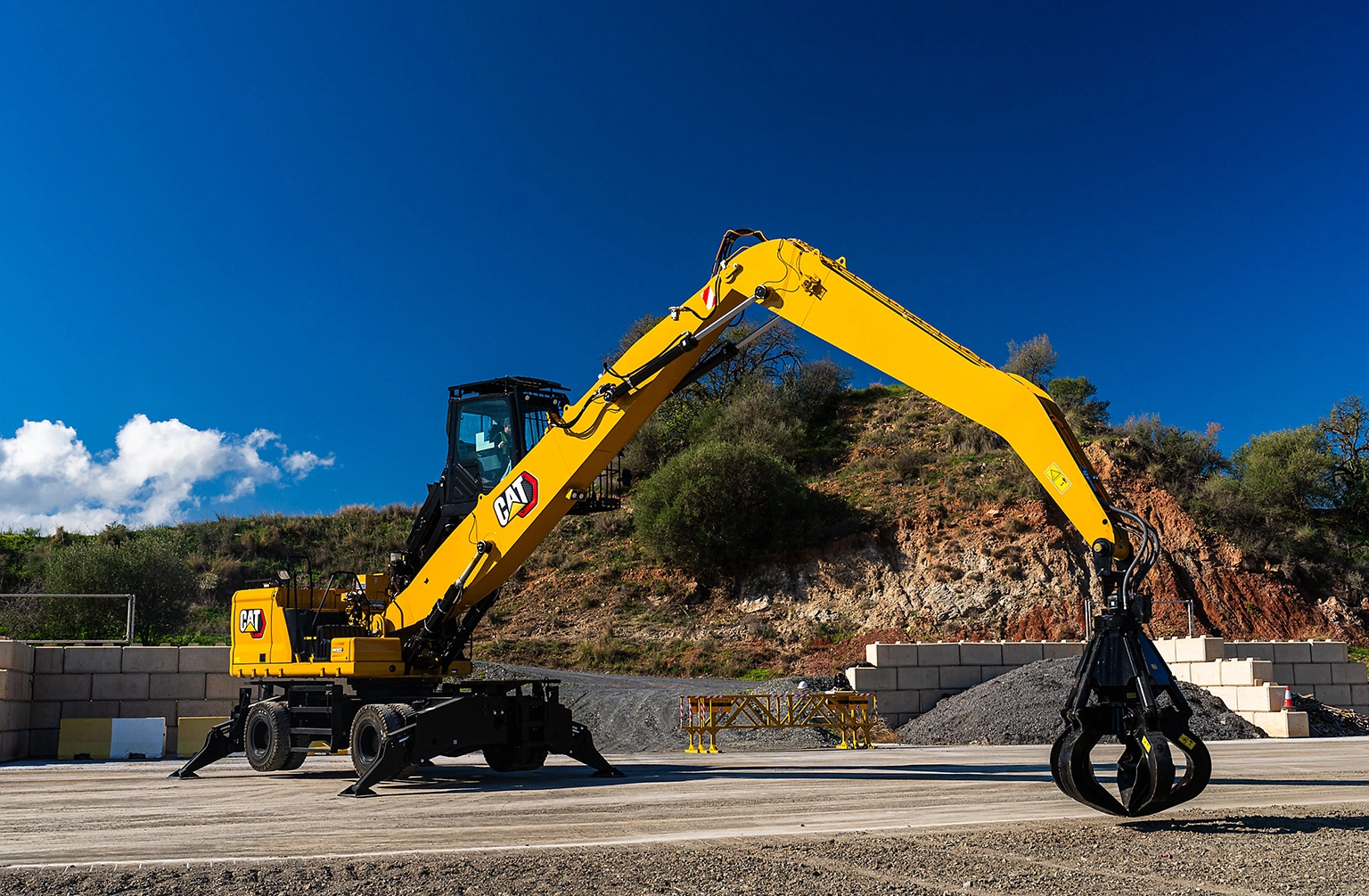 Caterpillar Introduces The Cat MH3032 Material Handler