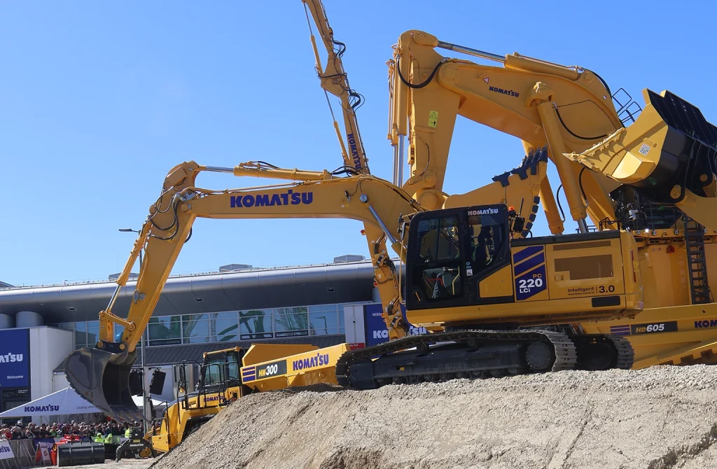 Komatsu Unveils Next-Generation PC220LC-12 And PC220LCi-12 Excavators